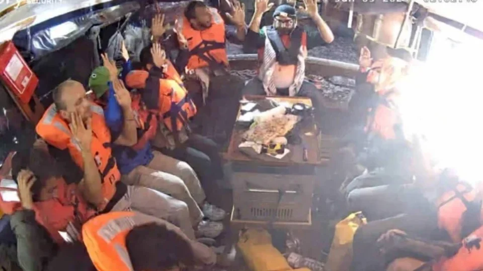 Veleiro com ajuda humanitária para Gaza é interceptado por Israel; ativistas estão&nbsp;desaparecidos