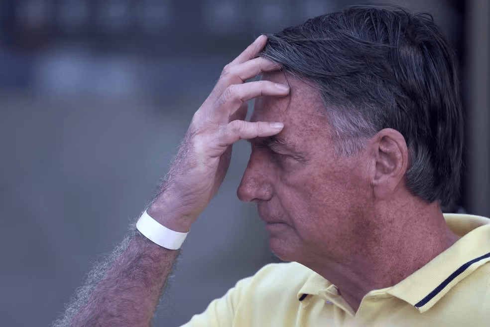 Ministro do STF dá 48 horas para defesa de Bolsonaro explicar documento sobre&nbsp;asilo