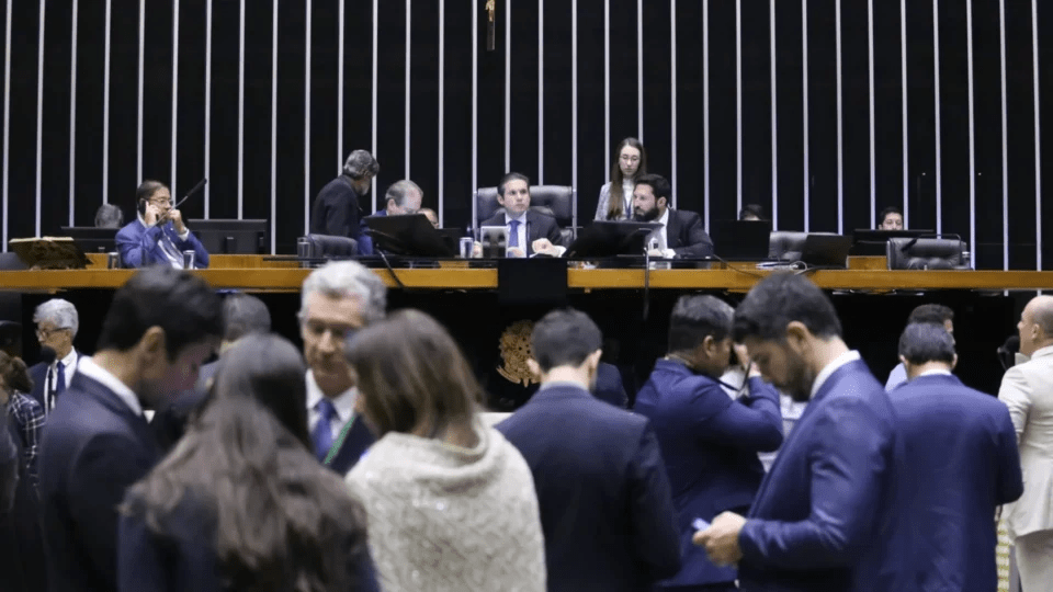 Oposição e centrão articulam para blindar super-ricos e inviabilizar isenção de IR para&nbsp;assalariados