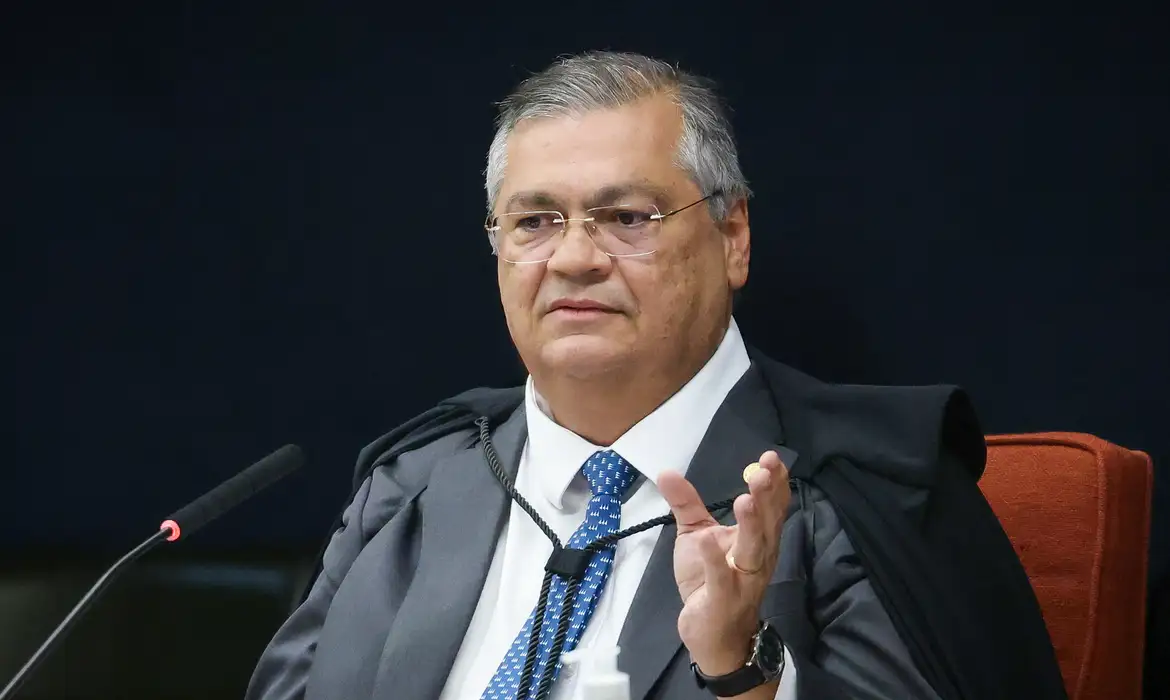 Dino defende condenação de Bolsonaro por liderar organização criminosa