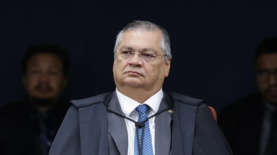 Ministro do STF defende presença física de parlamentares e critica trabalho remoto