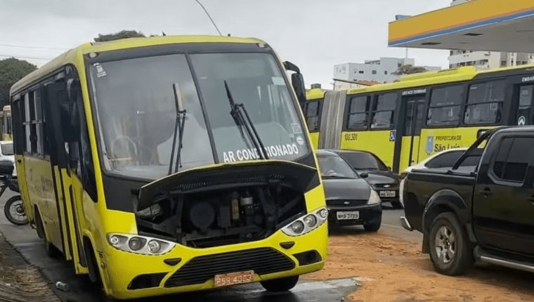 Princípio de incêndio em ônibus interdita vias e causa congestionamento no Centro de São&nbsp;Luís