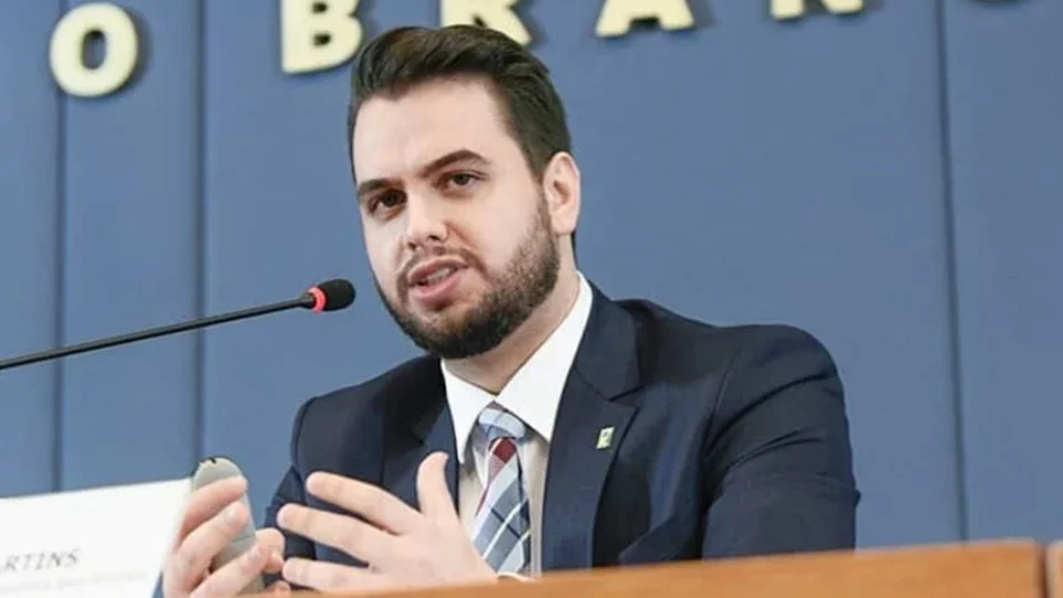 Polícia Federal pede investigação sobre viagem de ex-assessor de Bolsonaro