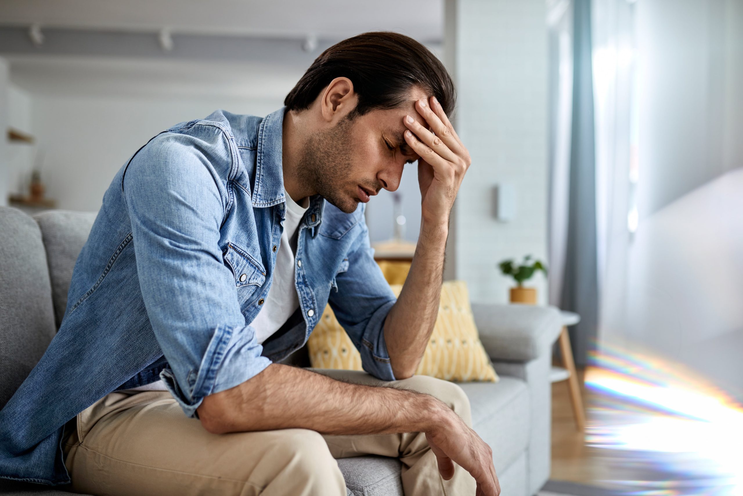 SILÊNCIO QUE ADOECE: POR QUE OS HOMENS TÊM MEDO DE PROCURAR AJUDA PSICOLÓGICA?