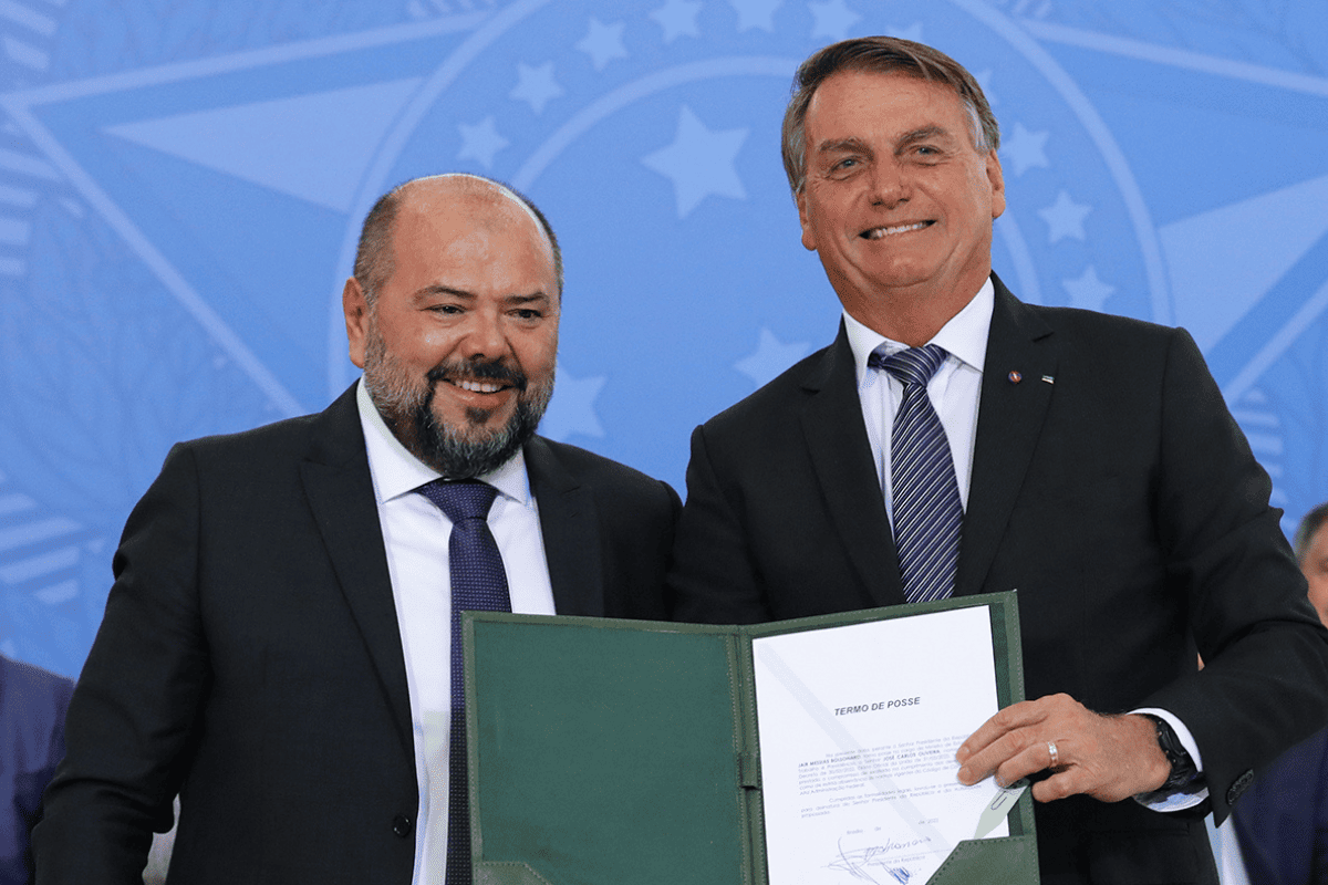 Ex-ministro de Bolsonaro é alvo da PF e usa tornozeleira eletrônica em operação contra fraude no INSS