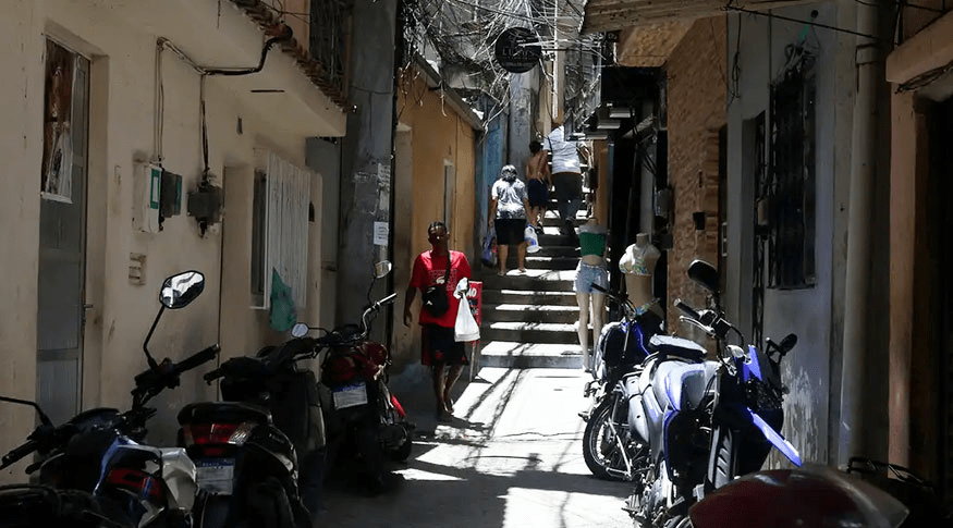 Em favelas, 1 em cada 5 moradores vive em ruas sem acesso para&nbsp;veículos