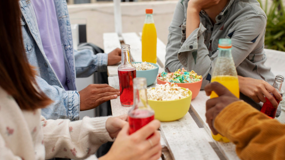 Adolescentes consomem menos ultraprocessados nas capitais que regulamentam venda em escolas – Cubo
