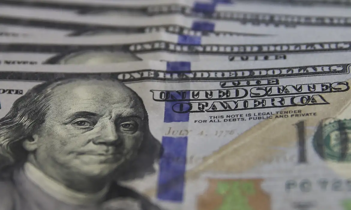Mercado financeiro vive dia de euforia com dólar em mínima e bolsa em máxima histórica