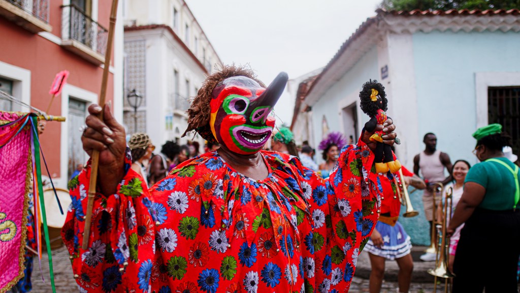 Célia Sampaio, a “Dama do Reggae”, lança “Uh Lalá Fofão” em defesa da tradição do Carnaval&nbsp;maranhense
