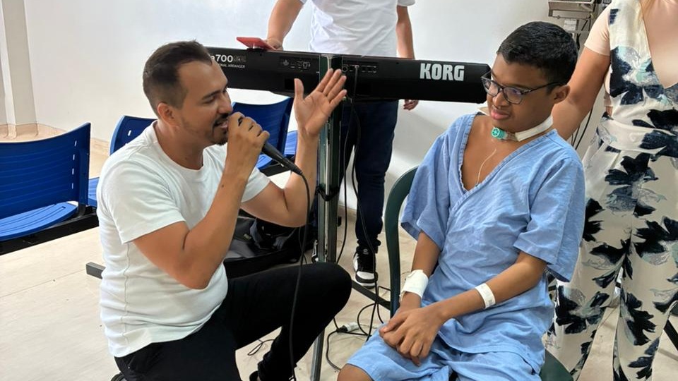 Projeto do HU-UFMA usa música como terapia e emociona jovem&nbsp;paciente