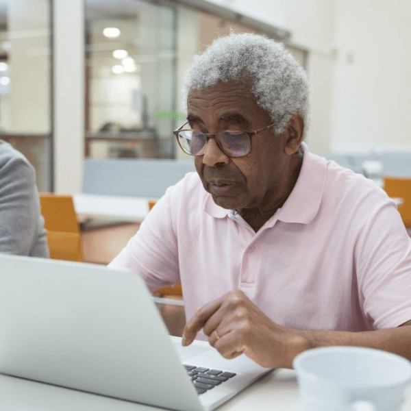Inclusão digital de verdade não se faz só com internet, e o governo precisa entender&nbsp;isso