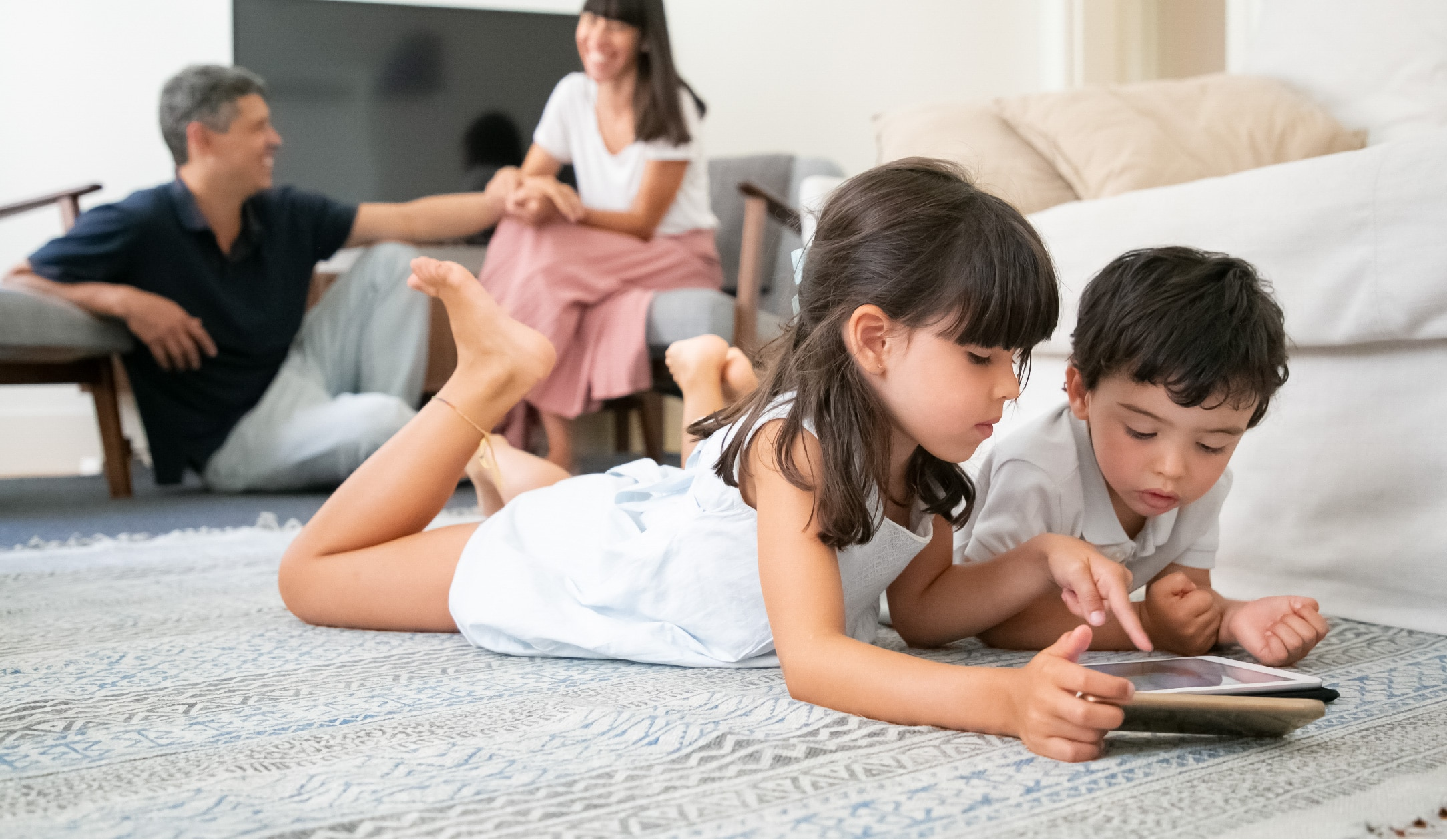 Hiperconectividade vira risco à saúde pública e leitura surge como antídoto