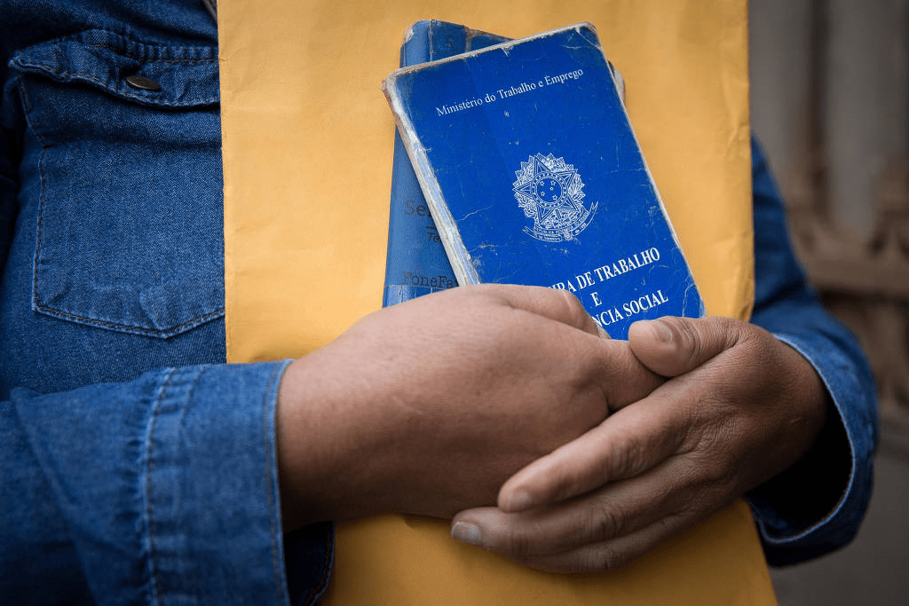 Mulheres negras ganham metade e trabalham o dobro: o Brasil que os índices não&nbsp;mostram