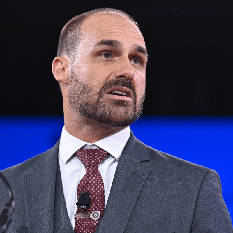 Processo na PF termina com demissão de Eduardo Bolsonaro por abandono de&nbsp;cargo