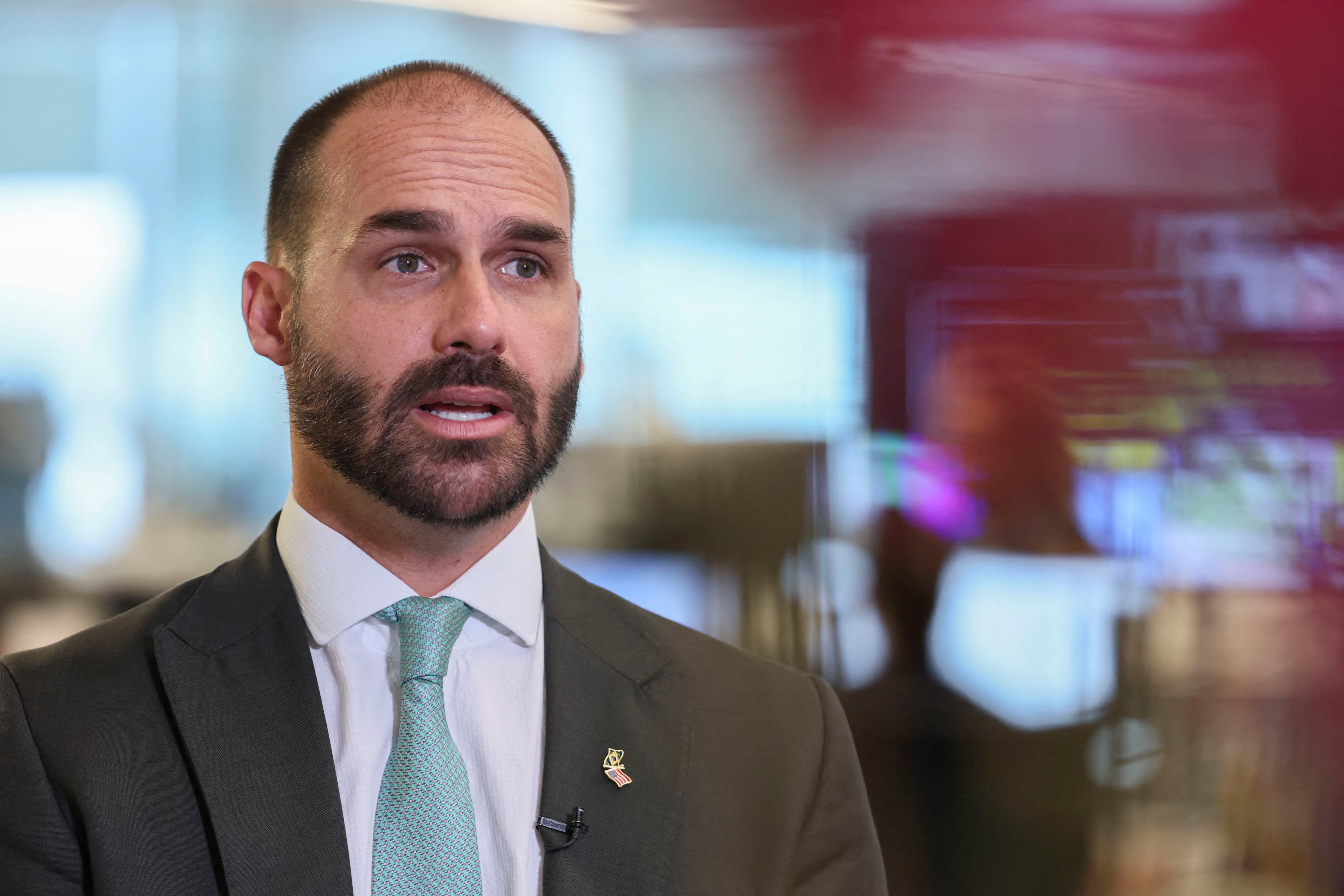 Eduardo Bolsonaro é demitido da Polícia Federal por abandono de cargo