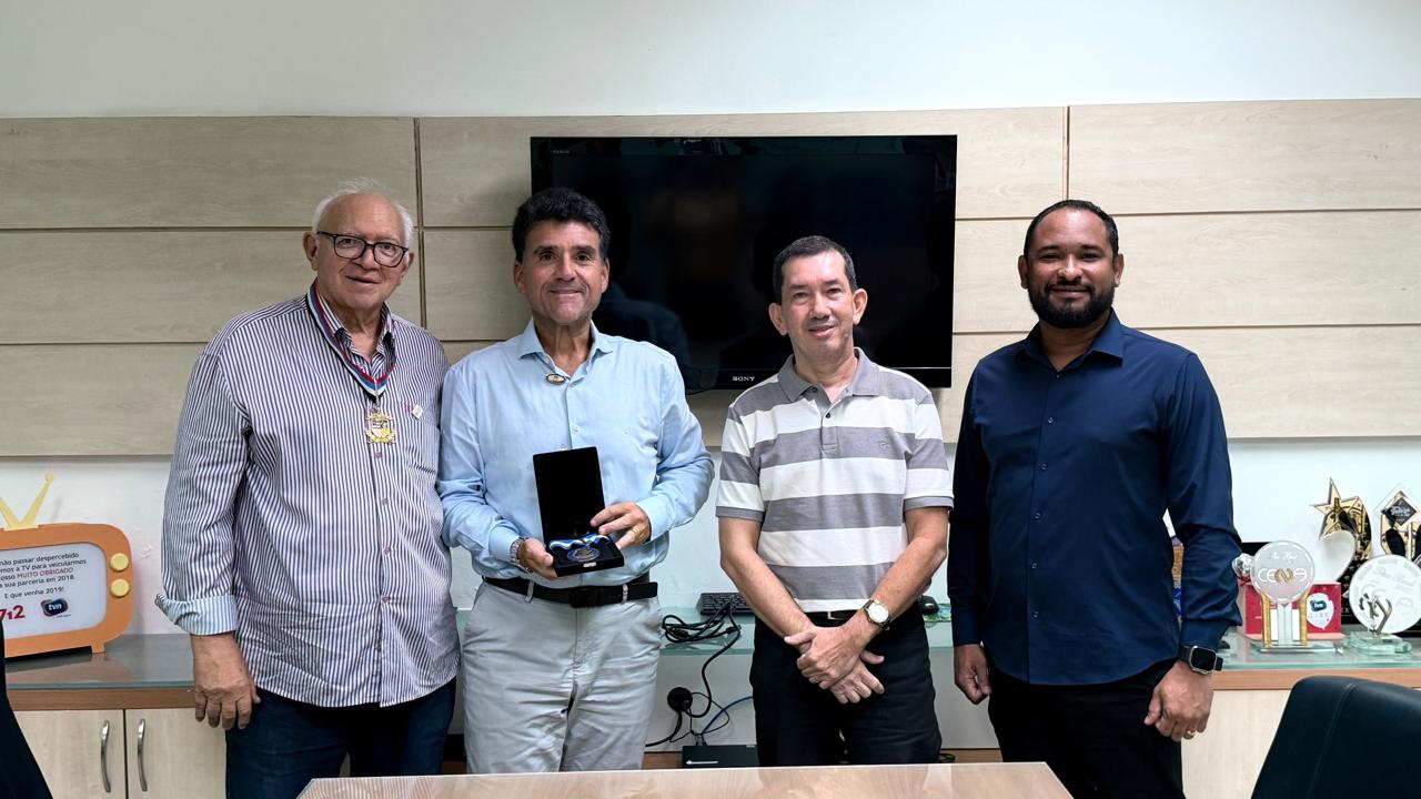 AUGUSTO DINIZ CONDECORADO PELA ACADEMIA MARANHENSE DE CIÊNCIAS