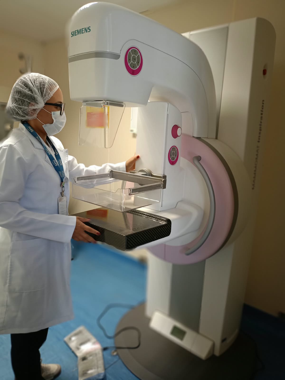 Sesc Saúde Mulher realiza exames gratuitos em ação do Outubro Rosa na Praça Deodoro