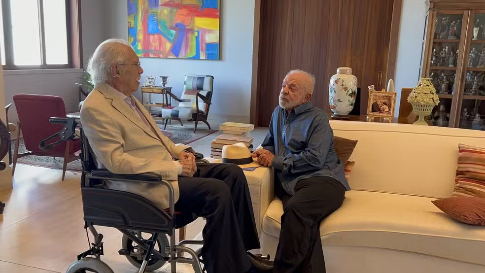 Lula visita Sarney em São Luís após ato de campanha e segue para a Bahia